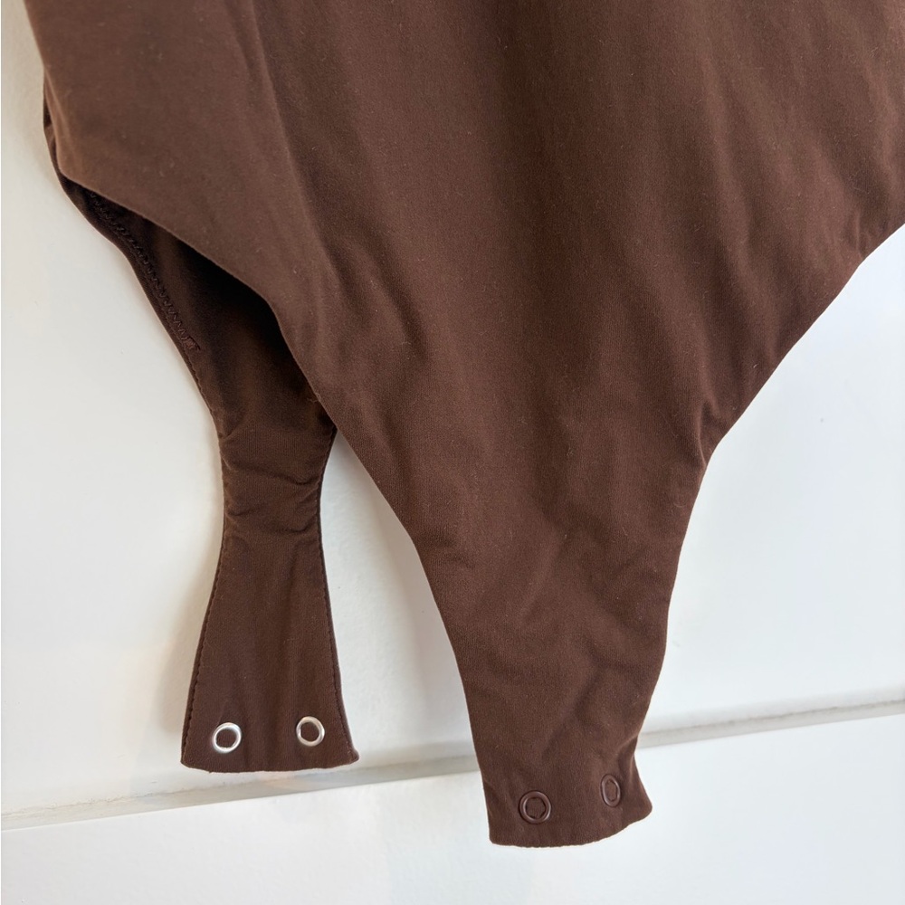 SKIMS Fits Everybody High Neck Bodysuit in Cocoa - Picture 6 of 6